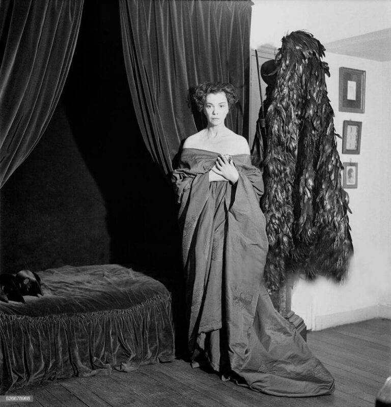 leonor-fini-surrealist-painter-stage-designer-and-writer-born-in-in-picture-id526678968-800x833